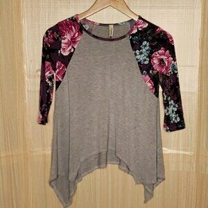 Pomelo Womens Grey Floral Raglan Sleeve Asymmetrical Top